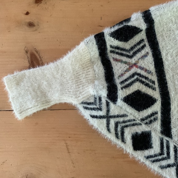 Sweater poncho - Picture 3 of 10